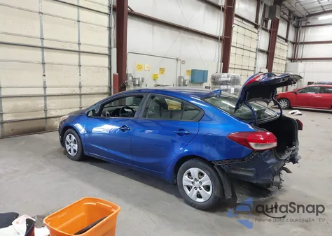 2018 Kia Forte Lx z USA, uszkodzony, nr VIN 3KPFK4A74JE252897